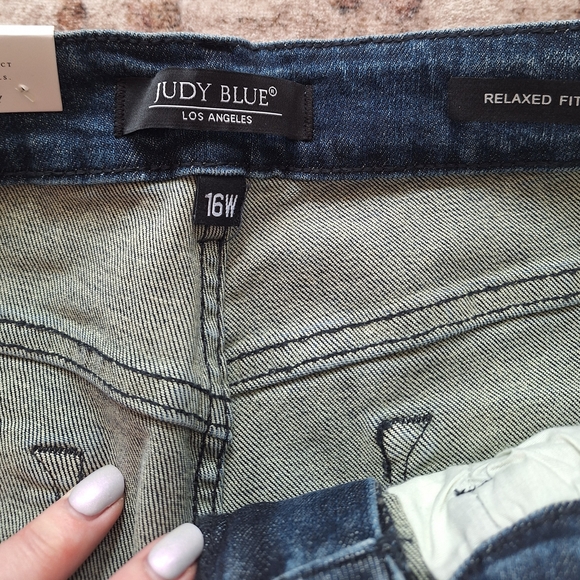 NWT Judy Blue Relaxed Fit, Raw Hem, High Rise. Sz 16W - Picture 4 of 7